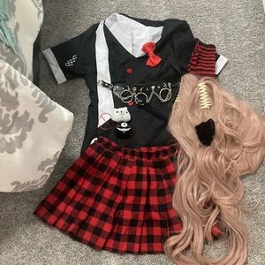 Junko Enoshima cosplay comes with everything in the picture